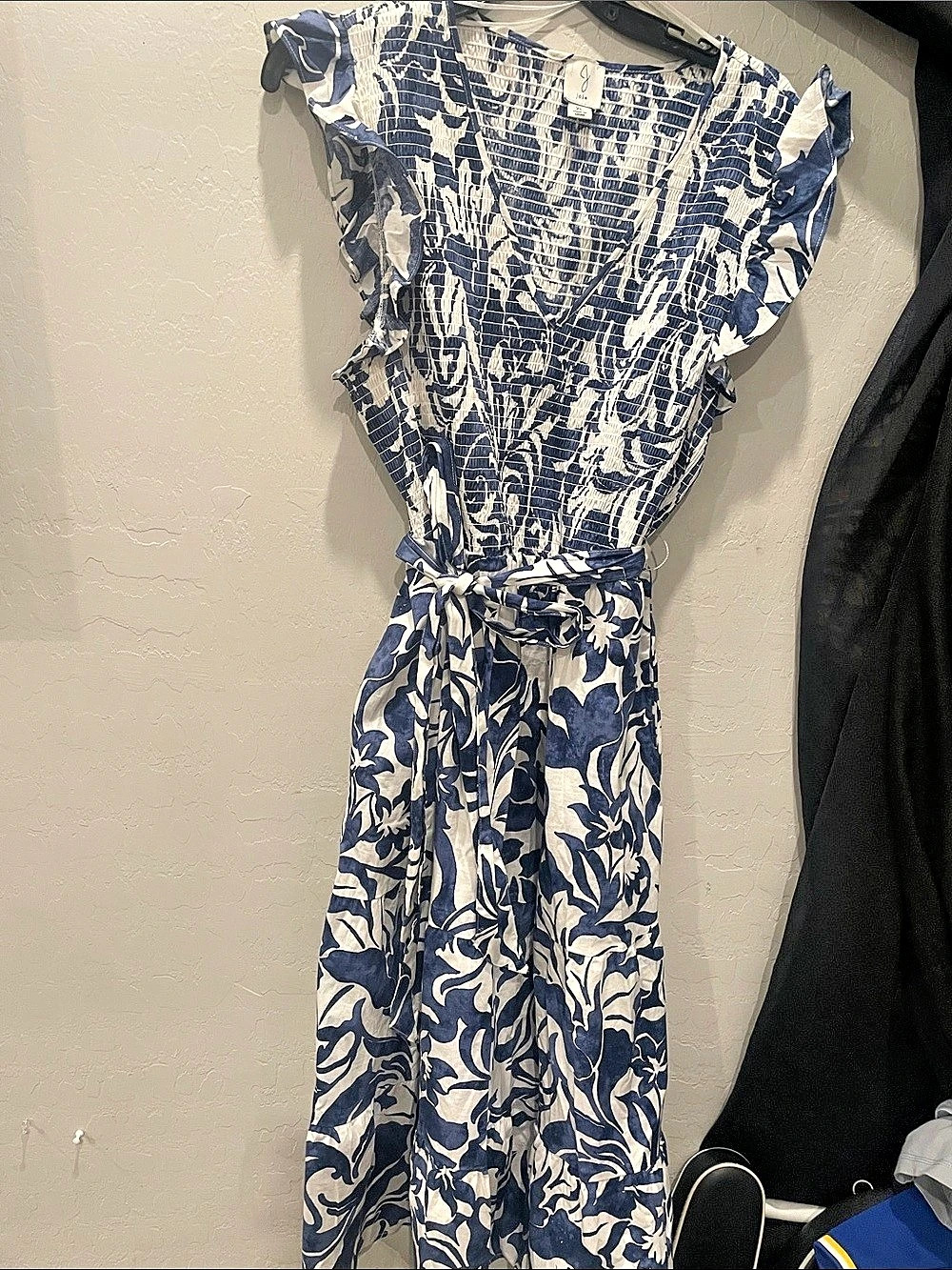 joie Floral Maxi Dress in Blue & White Size XL has 2 pockets also